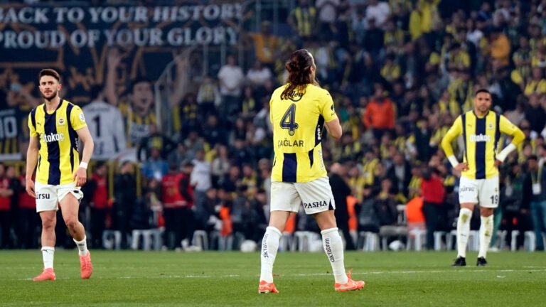 fenerbahcede-caglar-soyuncu-cezali-duruma-dustu-ifTQBqAc.jpg