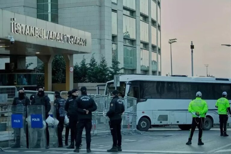 ibbye-5-dalga-operasyonu-3-belediye-baskani-dahil-47-kisi-icin-gozalti-karari-4b1pAa55.jpg