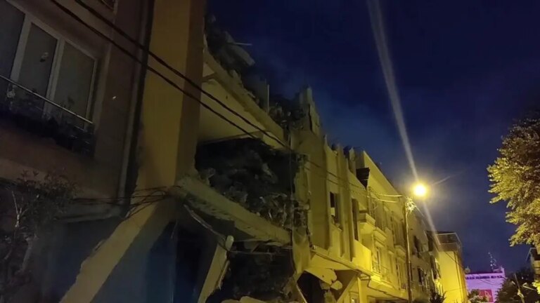 avcilarda-6-katli-binada-kismi-cokme-etraf-apartmanlar-tahliye-edildi-U1gDGOqw.jpg