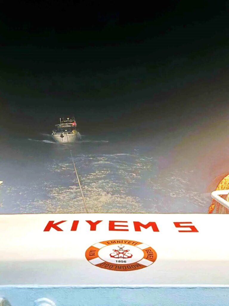 dalaman-aciklarinda-suruklenen-tekne-kurtarildi-derivFy6.jpg