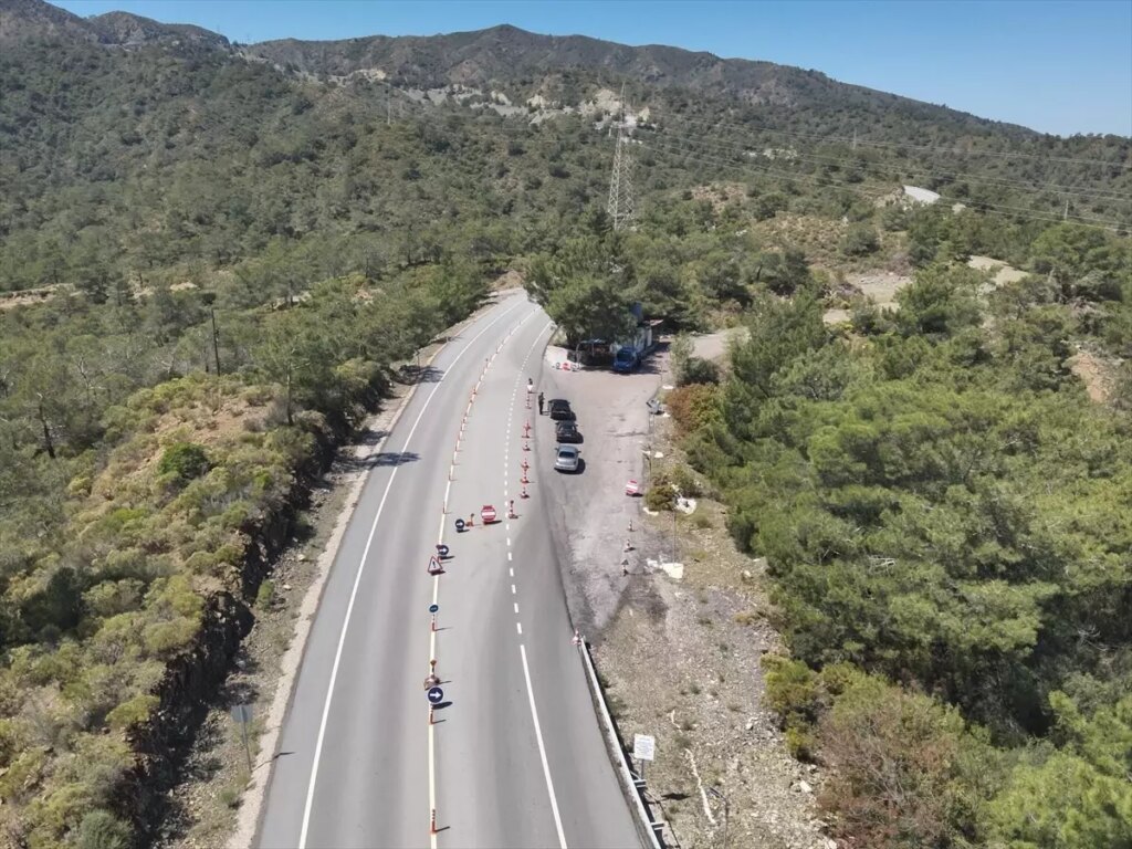 datcada-jandarma-gruplarindan-genis-capli-kontrol-55-bin-arac-ve-217-bin-kisi-sorgulandi-CDP7HpW2.jpg
