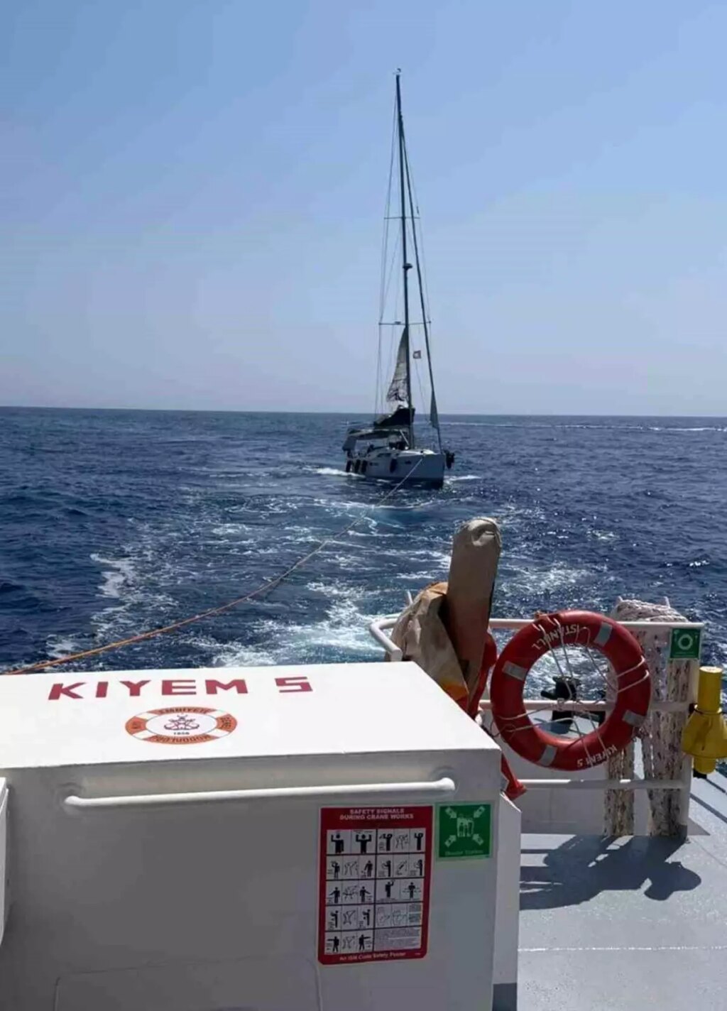 fethiye-aciklarinda-suruklenen-tekne-kurtarildi-Nf9bXfIu.jpg