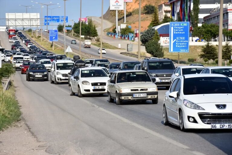 kirikkalede-kurban-bayrami-donus-yolunda-trafik-yogunlugu-BA9Gmb6H.jpg