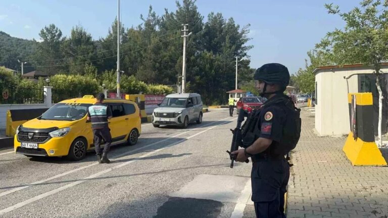 kurban-bayrami-tatilinde-marmaris-ve-datcaya-25-bin-arac-girisi-SHyr3mOP.jpg
