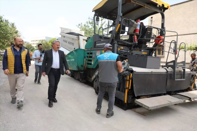 melikgazide-yol-ve-asfalt-calismalari-surat-kesmeden-devam-ediyor-RpcRmmBk.jpg