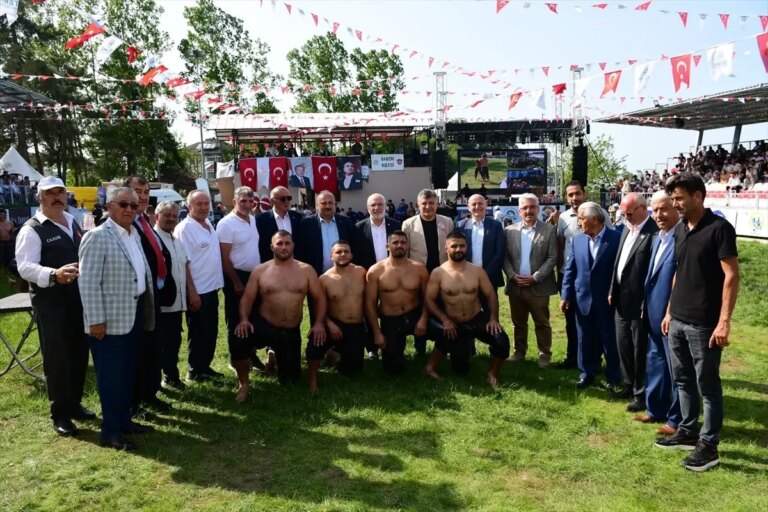 oguzlu-yagli-gureslerinin-100-yili-coskuyla-kutlandi-NrjGujxZ.jpg