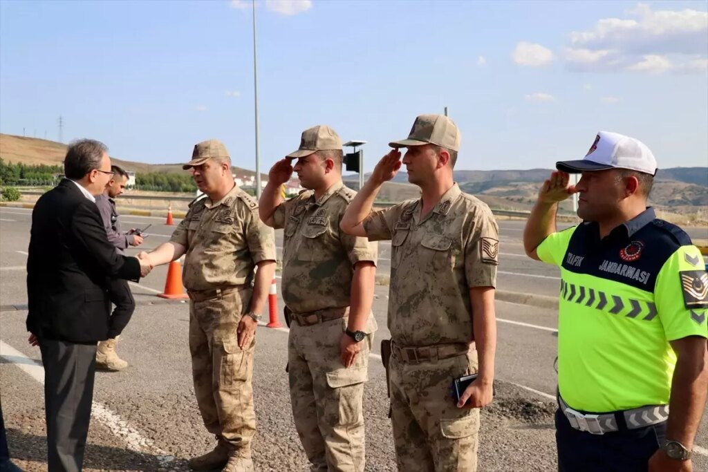 siirt-valisi-kizilkaya-kurban-bayramini-kutladi-17qZ6zDC.jpg