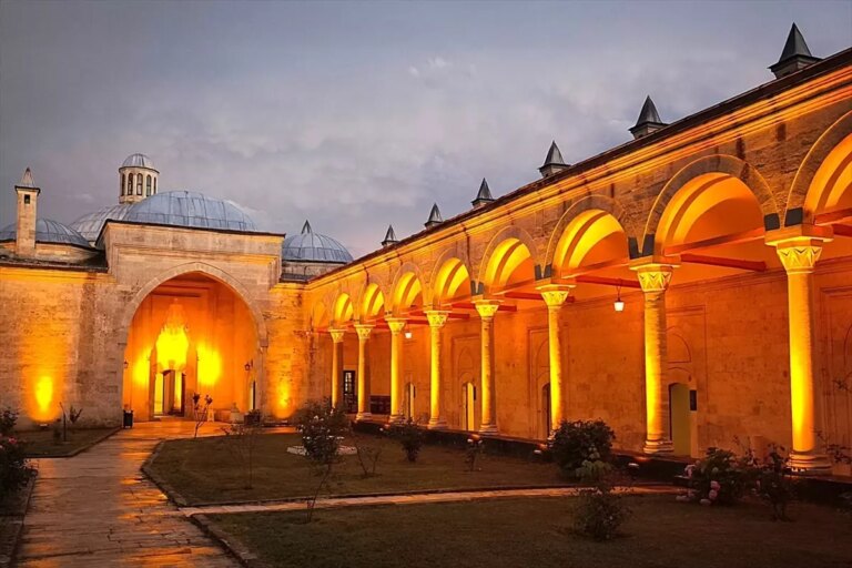 sultan-ii-bayezid-kulliyesi-sihhat-muzesi-yaz-boyunca-gece-ziyaretine-acik-mwMsMRNd.jpg